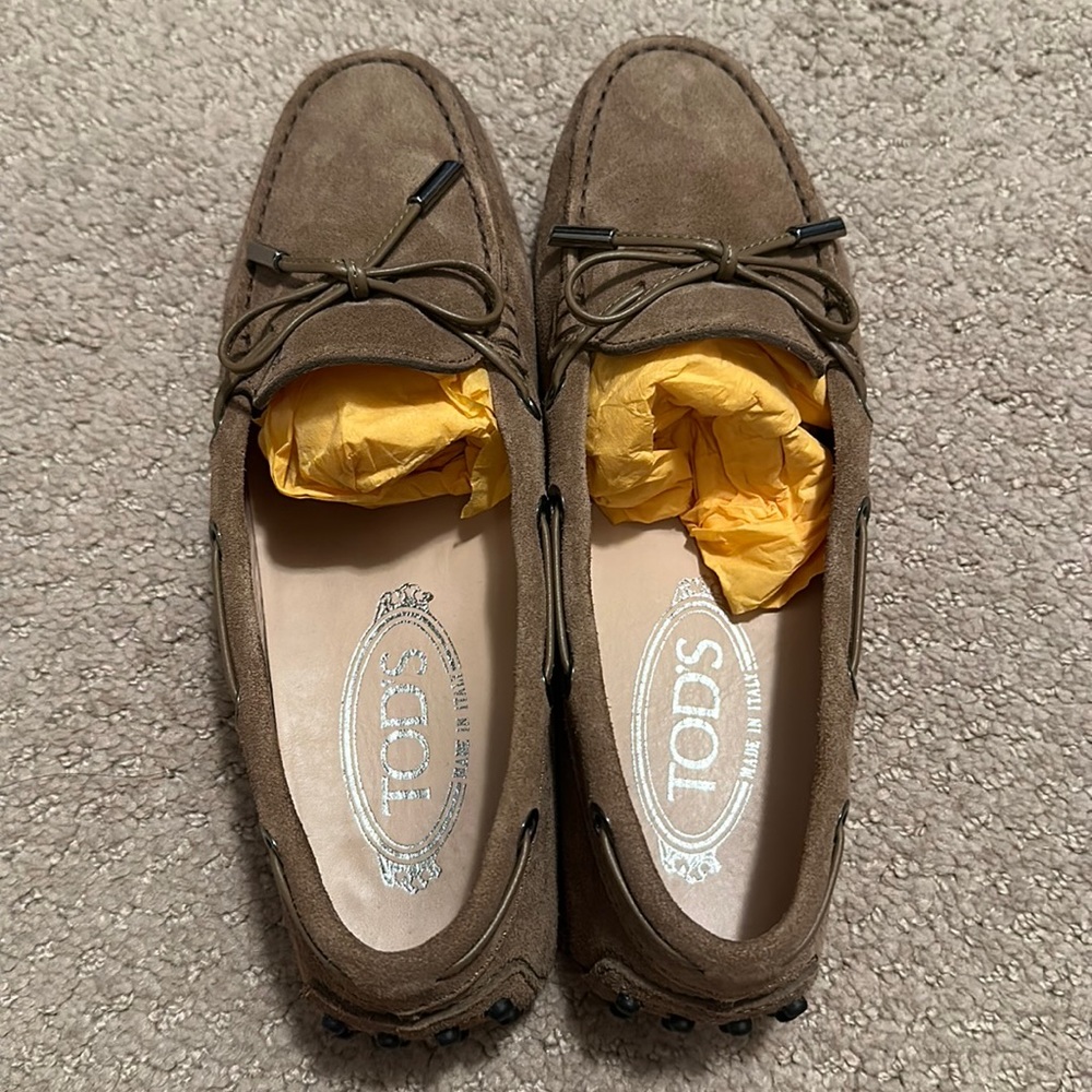 Tod’s Gommino Driving Shoes in Beige Suede